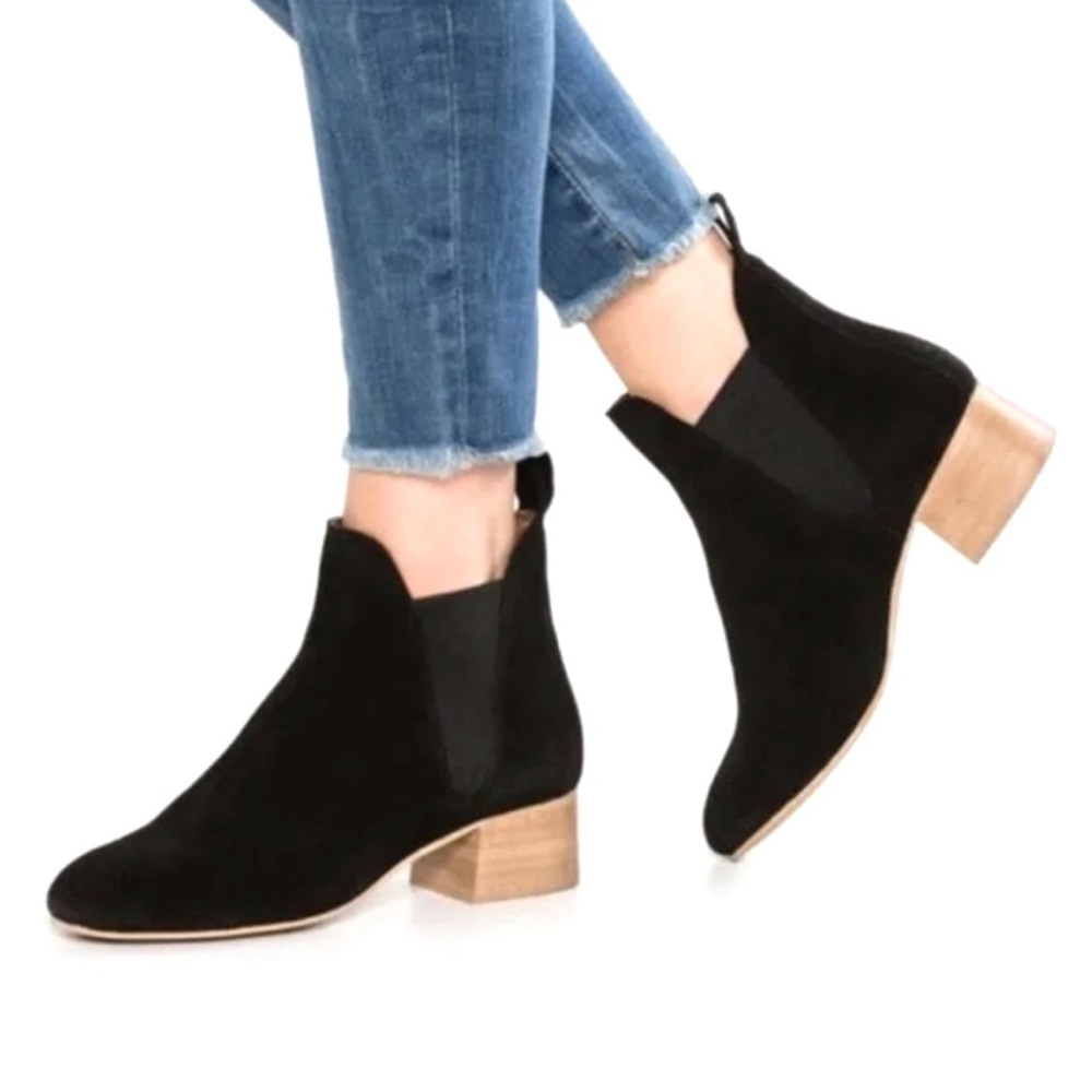 Topshop Barley Suede Ankle Heeled Boot in Black